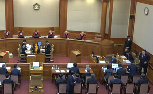 Yoon briefly attends hearing of impeachment trial