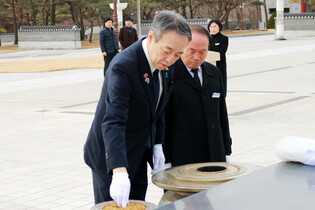 Japanese envoy honors late pro-democracy fighters