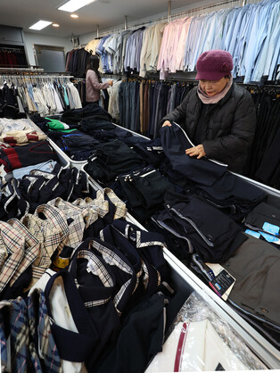 Shop for hand-me-down school uniforms