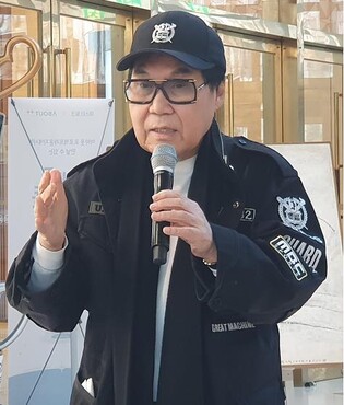 조영남 "난 재미 추구자…'웃게 하는 미술' 죽을 때까지 한다"