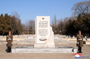 Russian diplomats honor ex-Soviet war dead