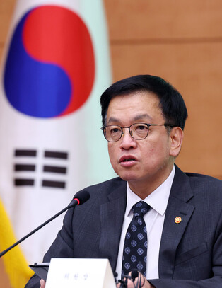 Acting president attends meeting of carbon neutrality commission