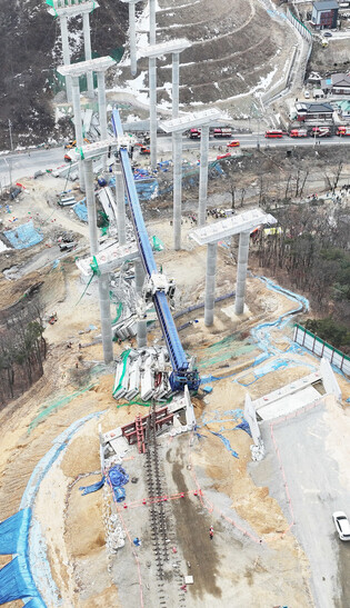 Bridge collapse at highway construction site
