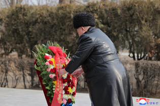 N.K. leader inspects military academy