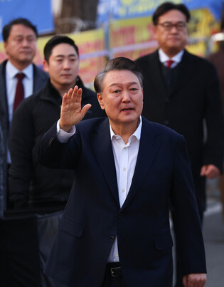 Impeached Yoon released from detention