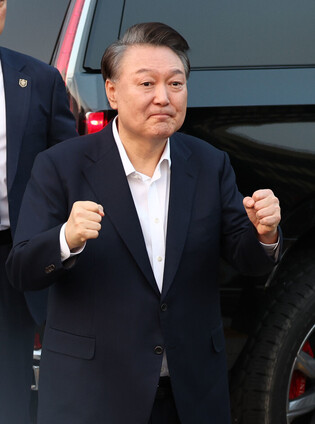 Impeached Yoon released from detention