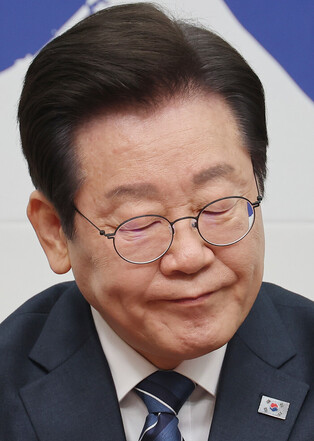 Main opposition party's chief