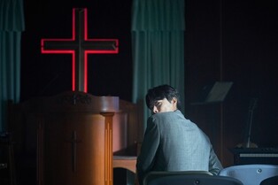 사로잡힌 자들의 광기 어린 스릴러…연상호 영화 '계시록'