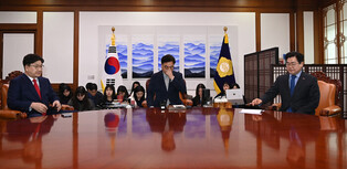 Parliamentary leader meets party whips