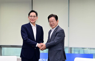 Main opposition leader meets Samsung chief