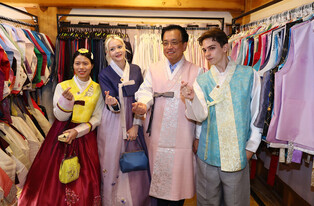 Acting president visits traditional village