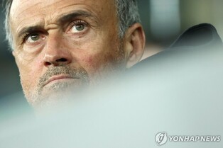 우승 눈앞에 둔 PSG 엔리케 감독 "모든 대회 트로피 가져가겠다"