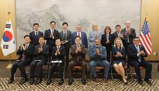 Parliamentary leader meets U.S. lawmakers