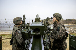 Army conducts nighttime live-fire drill