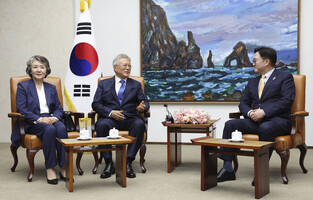 Ex-president meets parliamentary leader