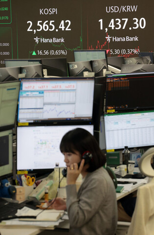 KOSPI rises