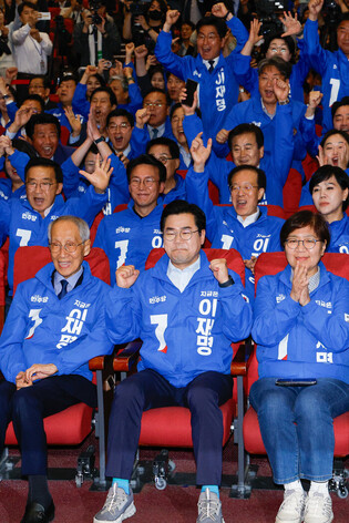 Liberal party's Lee forecast to win presidential election