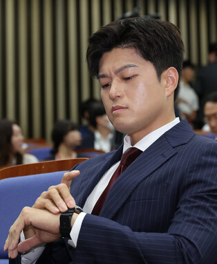 Opposition party's interim leader