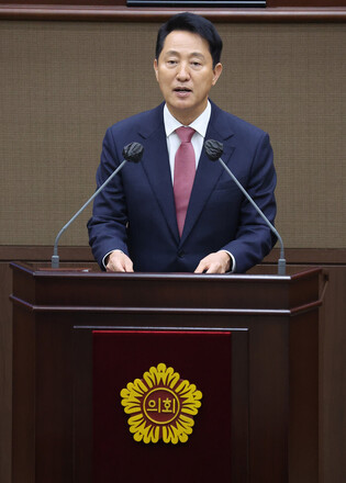 Seoul mayor at city assembly