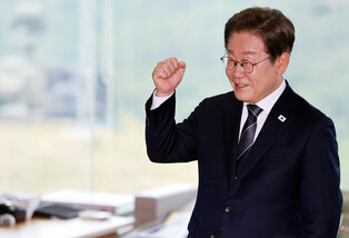 Lee visits front-line Army unit