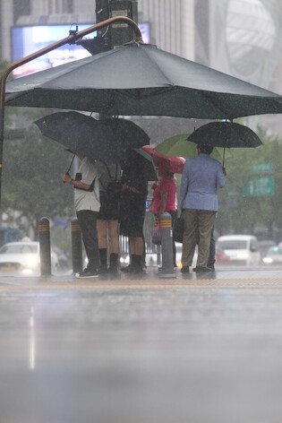 Heavy rain warning