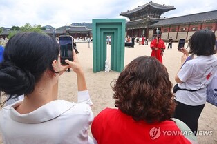 경복궁에 설치된 5개 조형물…"보고, 듣고, 함께 생각해요"