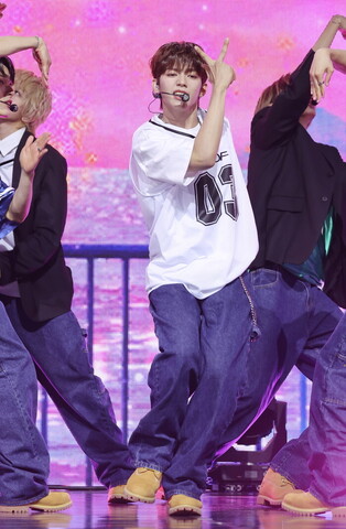 S. Korean boy group AHOF
