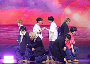 S. Korean boy group AHOF