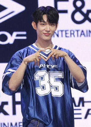 S. Korean boy group AHOF