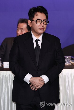 금감원, 방시혁 하이브 의장 소환조사…'사기적 부정거래' 혐의