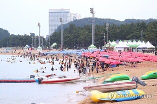 강원 낮 최고 35도 무더위…내륙·산지 흐리고 빗방울