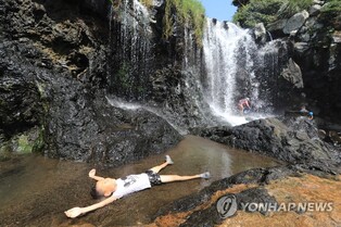 "천연 워터파크·에어컨 있다"…제주사람들의 슬기로운 여름생활