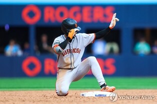 1번 타자 복귀한 이정후 2안타…김하성은 2볼넷에 도루(종합)