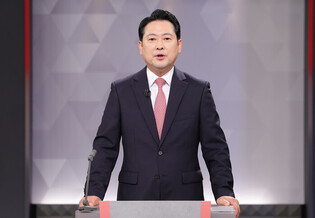 Candidates in opposition party leadership race