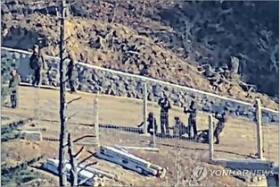 (2nd LD) N. Korea berates S. Korea for firing warning shots at its troops in border area this week