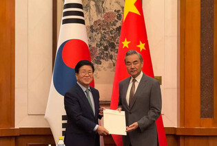 Lee's chief envoy to China meets Chinese FM