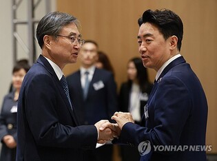 (LEAD) Presidential office says was aware of N.K. leader's planned trip to China in advance