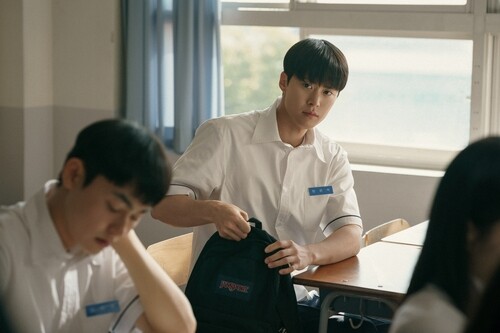 Gong Myoung says filming hand-holding scenes in 'Love Untangled' left him fluttered