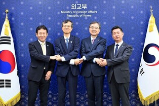FM Cho calls on trilateral secretariat to play 'bridging role' for S. Korea-Japan-China ties
