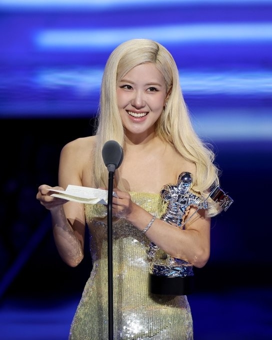 로제 MTV VMA '올해의 노래'…"블랙핑크 멤버들, 저 상 탔어요"(종합)