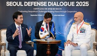 Defense chief meets NATO's top uniformed official
