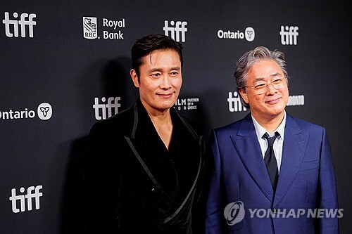 Lee Byung-hun becomes 1st Korean actor to win special tribute award at Toronto film festival
