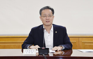 Meeting on financial markets