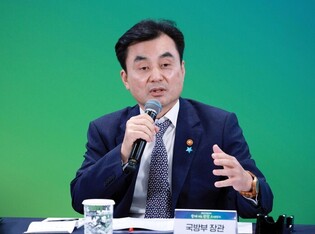 Lee's town hall meeting