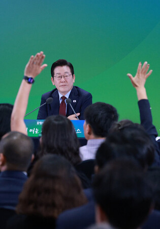 Lee's town hall meeting