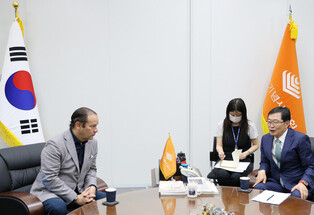 War Memorial of Korea Association's chief meets Panamanian envoy