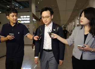 Industry minister returns after tariff talks