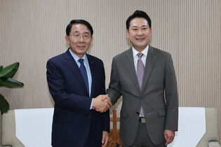 Opposition leader meets church leader