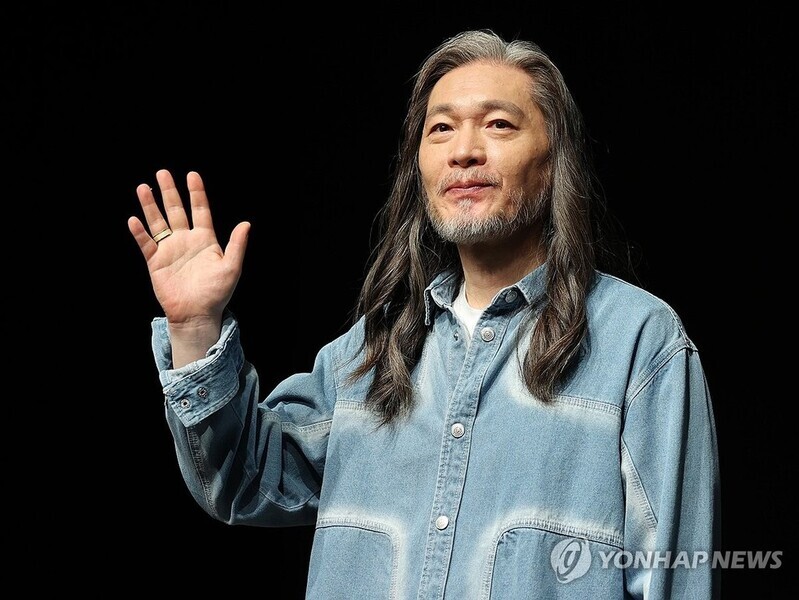Rock legend Yim Jae-beum marks 40 years with gratitude to fans, family