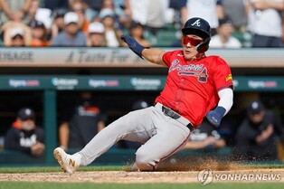 MLB 김하성, 8경기 연속 안타…9회 역전 결승 득점 활약